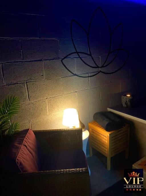 Vip Lounge Appartement Avec Jacuzzi Et Jardin Andenne Exterior foto